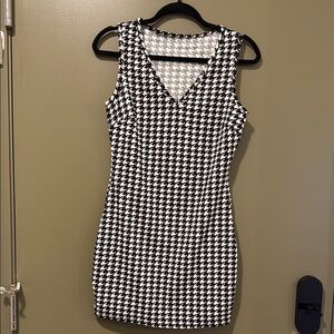 SHEIN Black and White Sheath Mini Dress V-Neck Sleeveless